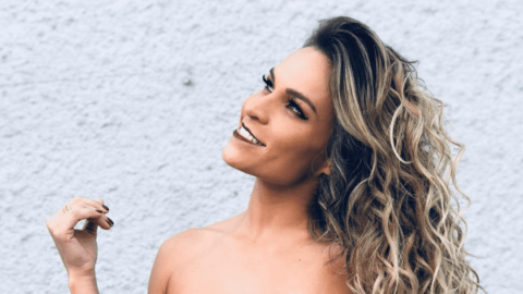 Jenny García con tanga de: ''mírame ahuevo'' 👀