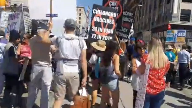 Reciben A Donald Trump Con Protestas En San Diego