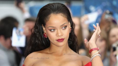 Rihanna impacta con foto de su trasero en lencería