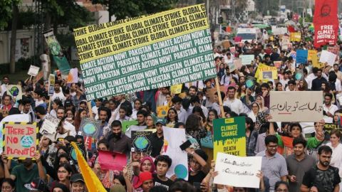 Varios miles de jóvenes se manifiestan en Nueva York contra cambio climático
