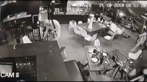 VIDEO: Difunden video del ataque en bar de Uruapan que dejó 4 muertos