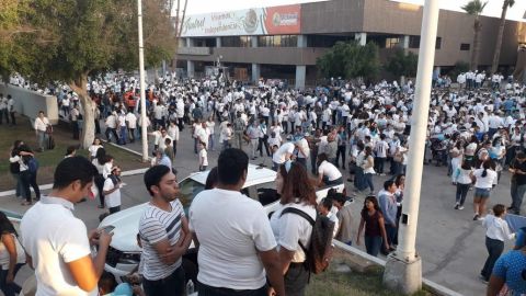 Miles de Mexicalenses marchan y levantan la voz a favor de la Vida y la Familia.