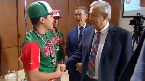 Si hubiese tenido beca de beisbol, no sería Presidente: López Obrador