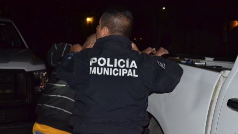 Detienen Policías Municipales a hombre por presunto robo a comercio