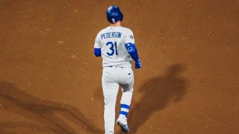 Pederson y Ríos jonronean, Dodgers superan 6-4 a Padres