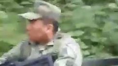 VIDEO: Militares son atacados por civiles armados, hieren a un militar