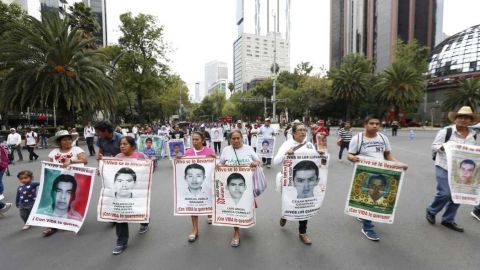 Marchan por los 43 normalistas de Ayotzinapa a 5 años de desaparición