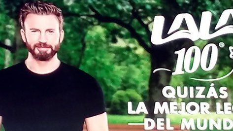 Visita de Chris Evans a México genera memes | Ahora todos quieren tomar leche