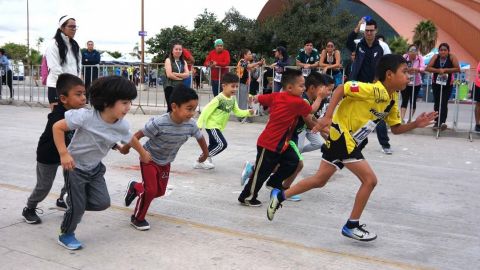 Disfrutan Serial Infantil en La Mesa