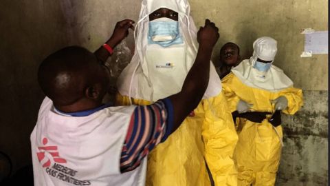 Mil personas sobreviven en RDC al ébola, que ha causado más de 2.100 muertos