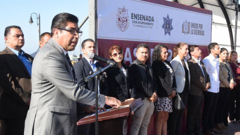 Novelo dejó a Ensenada sin patrullas: los policías las reparaban