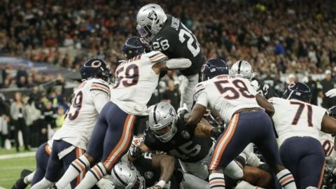 Josh Jacobs lleva a Raiders a remontada sobre Bears