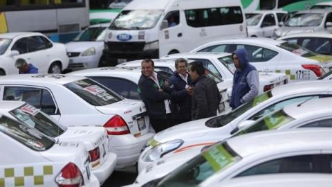 Taxistas mexicanos protestan de forma masiva contra aplicaciones de movilidad