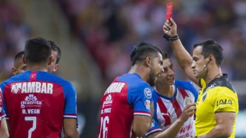 Procede inconformidad de Chivas por expulsión de Alexis Vega