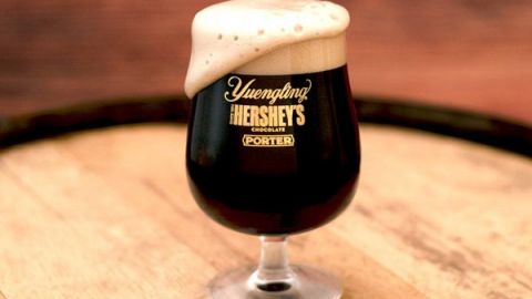 Hershey’s y cervecera de EU producirán cerveza de chocolate