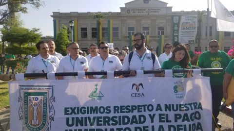 Más de 20 mil estudiantes abarrotan Plaza Cívica de Mexicali