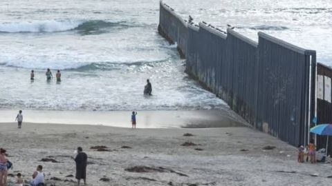 Denuncian derrame de aguas negras en Playas de Tijuana