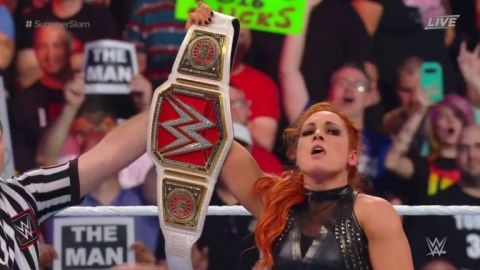Becky Lynch derrotó a Natalya en Summer Slam y conservó el cinturón
