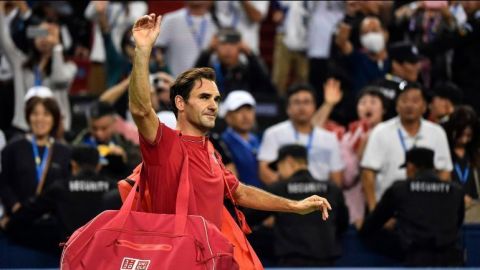 Federer cae ante Zverev y queda fuera de Shanghái