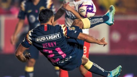 Con diez hombres, América rescata empate ante Necaxa