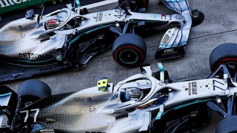 Hamilton señala al motor Mercedes, a pesar de acariciar el título