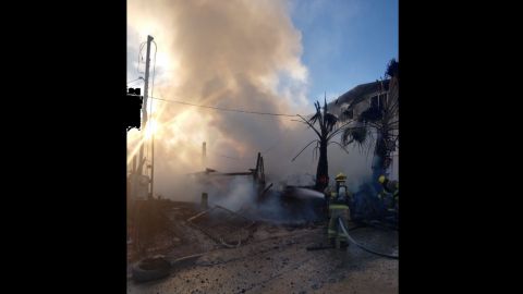 Las llamas consumieron por completo una casa en Otay