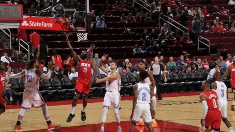 Westbrook y Harden brillan; Rockets se imponen a Thunder