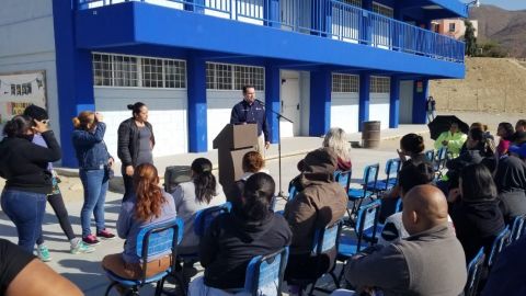 Padres de familia bloquean secundaria 32, en Valle de las Palmas