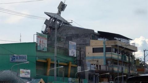 FOTOS: Fuerte sismo de 6,5 sacude de nuevo el sur de Filipinas