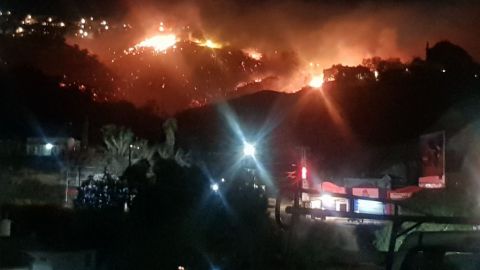 VIDEO: Fuerte incendio consume varias casas en Fraccionamiento La Sierra