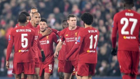 Liverpool vence al Genk sin pisar el acelerador