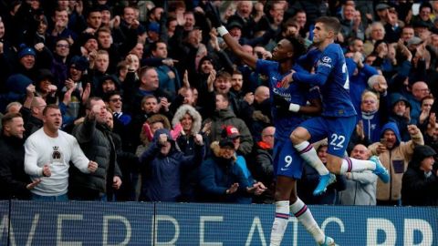 Abraham y Pulisic ponen sublíder al Chelsea