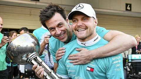 Wolff promete manejar "mejor" los contratos de Bottas a futuro