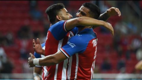 Chivas gana, golea y gusta ante el Querétaro