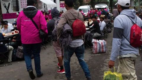 Pese al frío, migrantes se niegan a ocupar albergues en Tamaulipas