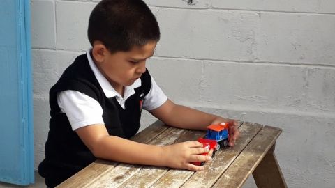 Apoyo psicológico para niños en escuelas públicas