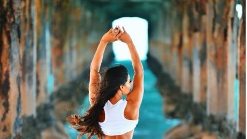 FOTO: Suzy Cortez disfruta de la playa 🌴 con sexy sesión de fotos 🍑