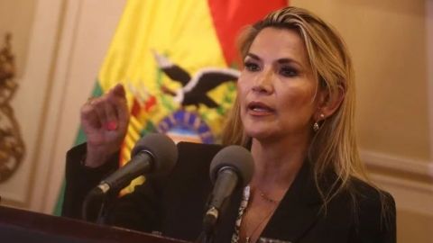 Presidenta interina de Bolivia nombra gabinete de urgencia