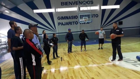 Ofrece Imdet taller de  arbitraje de básquetbol