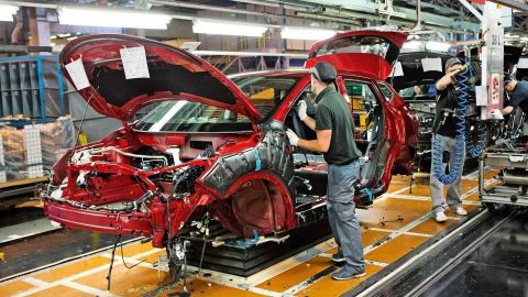 Nissan hace llamado a reparación para 394 mil vehículos