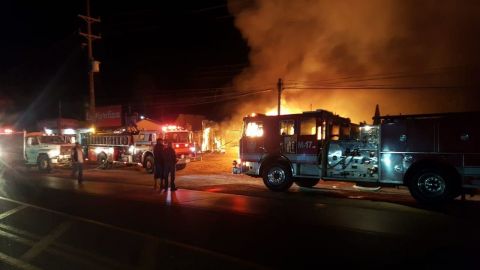 Consume locales incendio en San Quintín