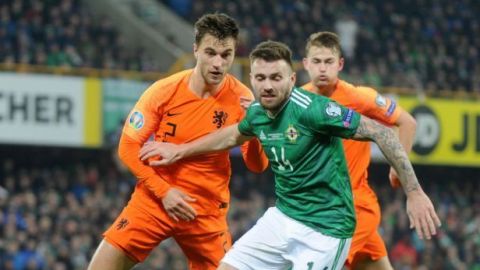 Holanda empata con Irlanda del Norte y avanza a la Euro 2020