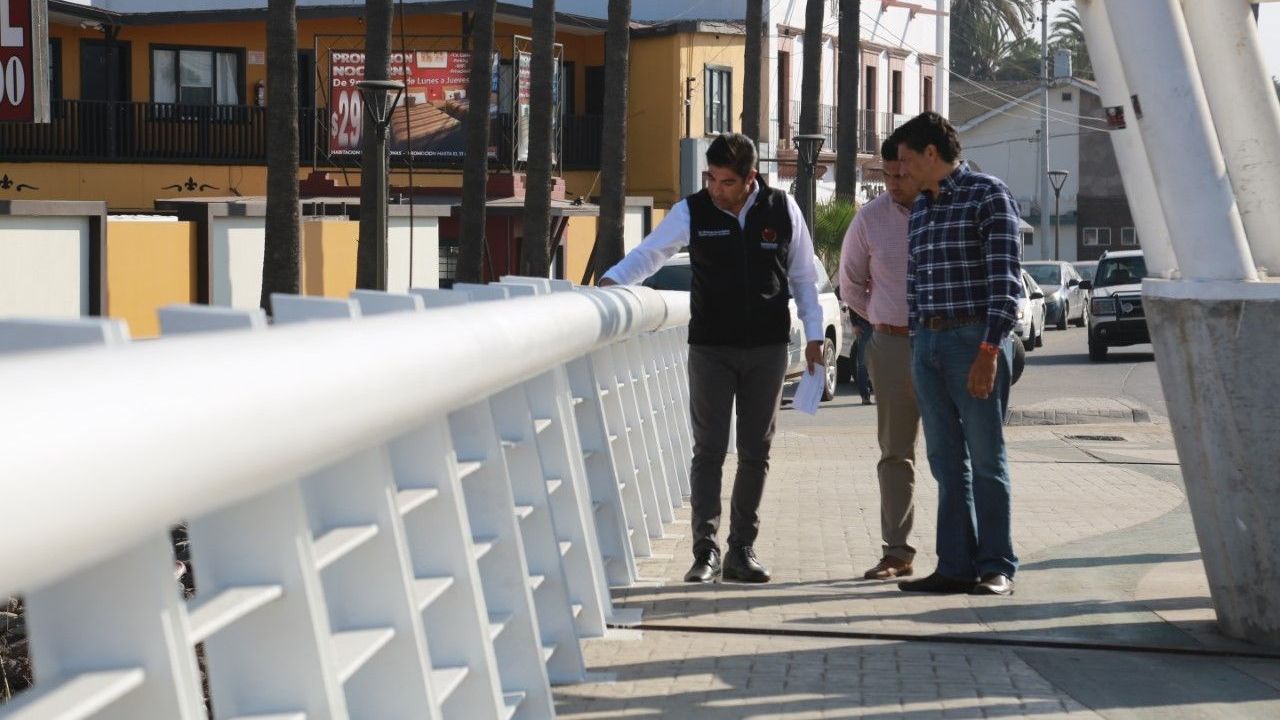 Daños en puente de Ensenada por fuga de agua - Cadena Noticias