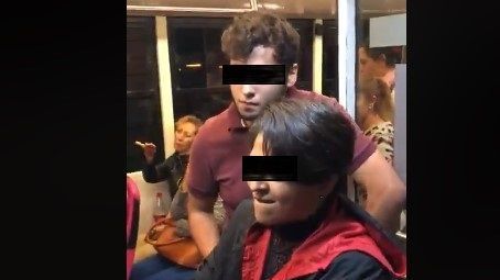 "Lord Jenruchito", se quería pasar como menor para ir con su mamá en el metro.