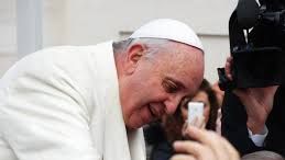 Tweet del Papa despierta molestia de la gente.