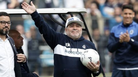 Maradona renuncia como técnico de Gimnasia La Plata