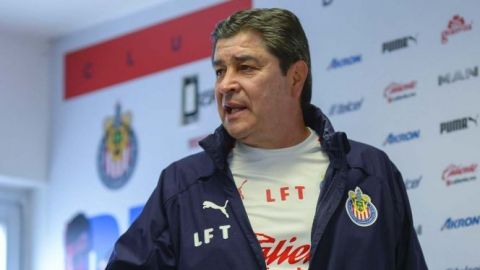 Hago todo para seguir en Chivas: Luis Fernando Tena