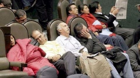 Diputados se echaron siestas para aguantar votación del Presupuesto