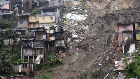 300 viviendas en riesgo de derrumbe por lluvias