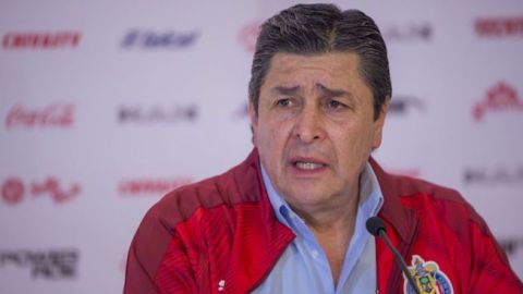 Oficial: Chivas ratifica a Luis Fernando Tena como su técnico